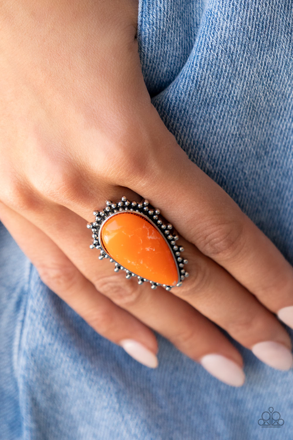 Paparazzi Accessories Down-to-Earth Essence - Orange