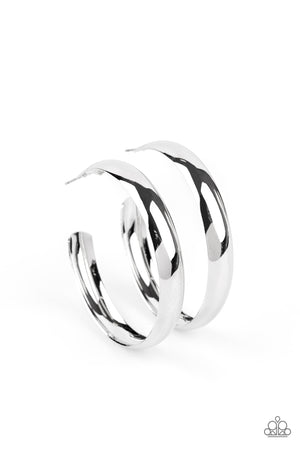 Kick Em To The CURVE - Silver Paparazzi Accessories