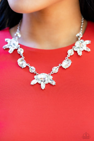 Paparazzi Accessories GLOW-trotting Twinkle - White