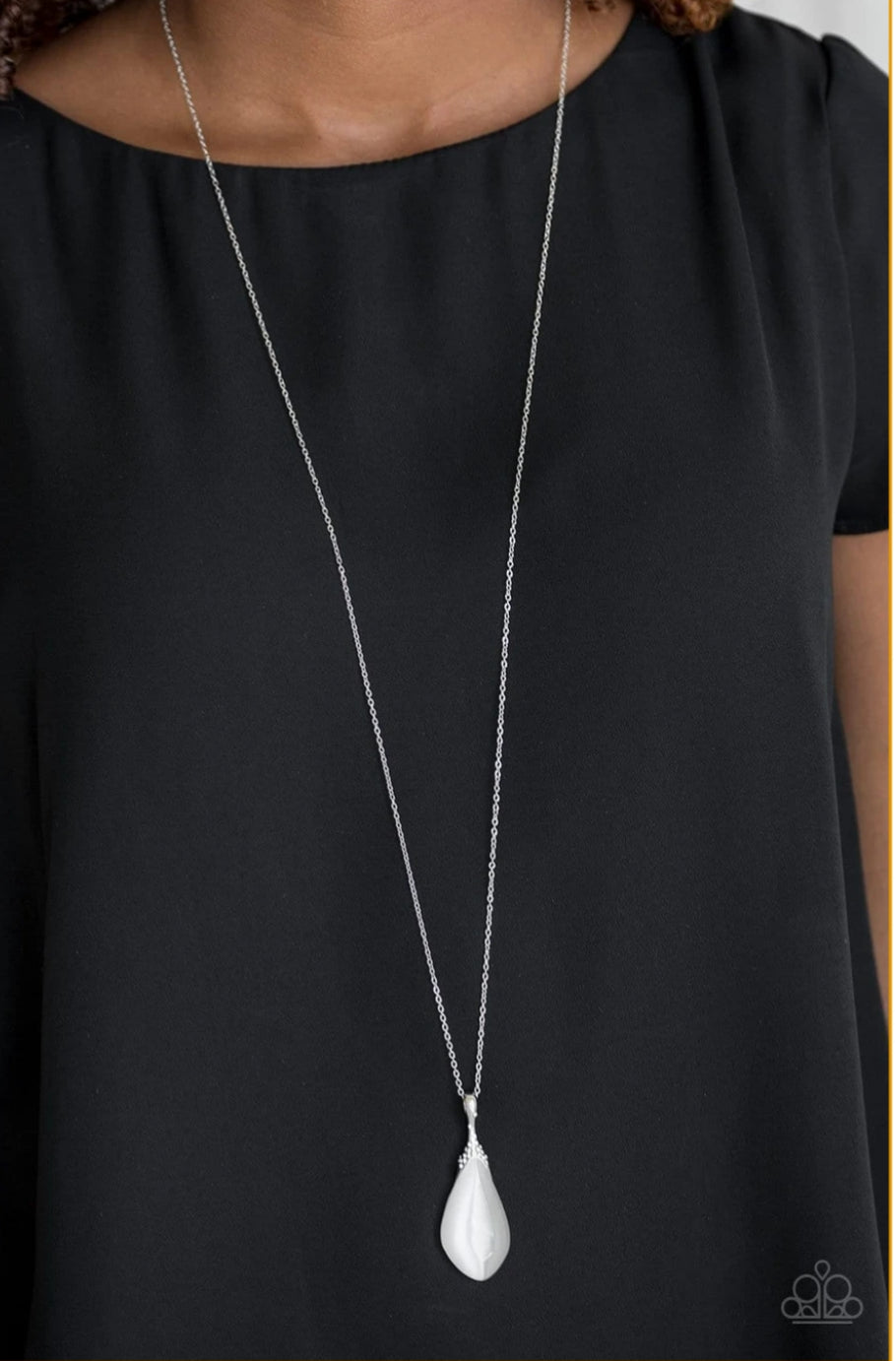 Friend In Glow Places Necklace White Paparazzi